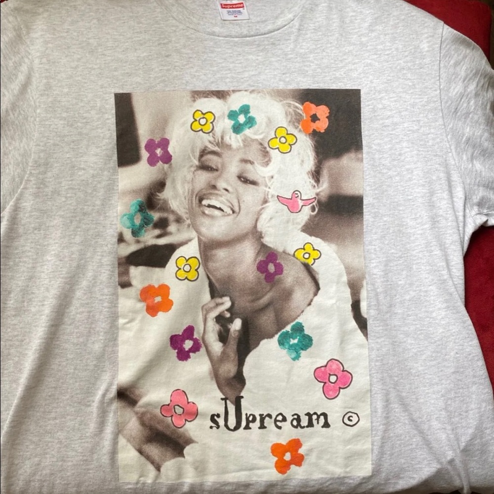 Supreme Naomi Tee